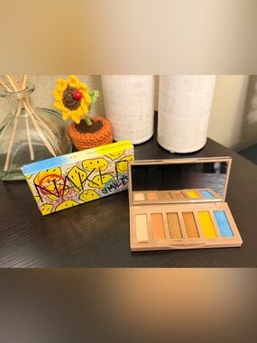 URBAN DECAY UD X SMILEY NAKED MINI EYESHADOW PALETTE- NEW